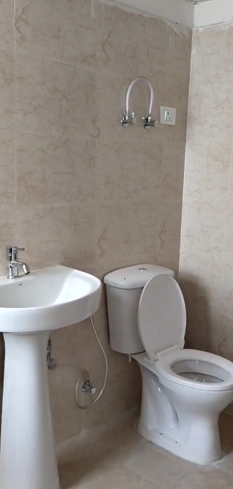 Bathroom, amrapali-terrace-homes 2 Bedroom 885 Sq.Ft. Apartment In Tech Zone 4 Greater Noida Greater Noida 8651283