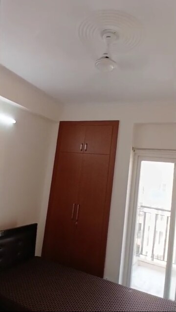 Room in 2 BHK Apartment at Amrapali Terrace Homes, Tech Zone 4 Greater Noida – for Rent