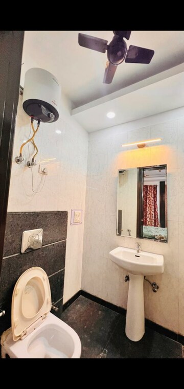 Furnished Amenities in 3 BHK Apartment at Greater Kailash – for Rent