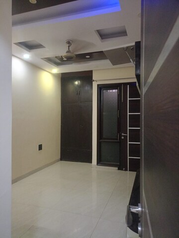 Room in 2.5 BHK Apartment at Triveni Apartments CGHS, Paschim Vihar – for Rent