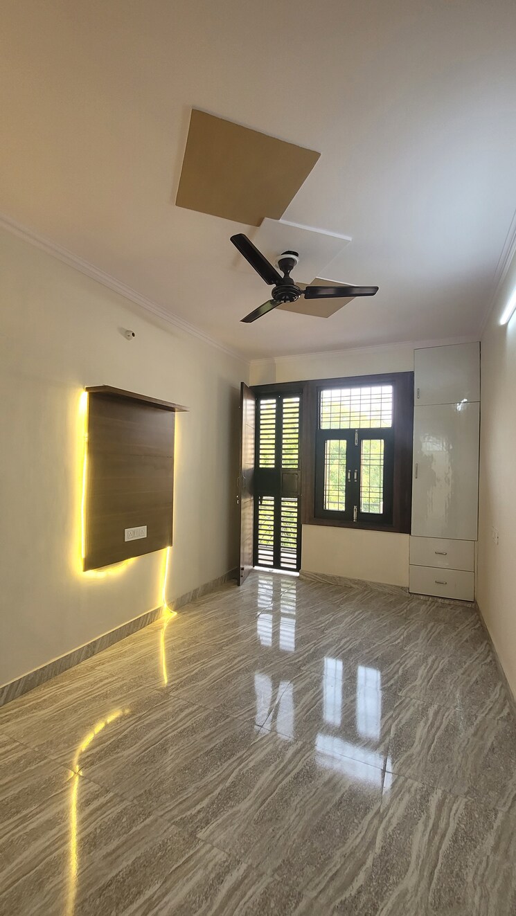 Room, dilshad garden 3 Bedroom 900 Sq.Ft. Apartment In Dilshad Garden Delhi 8651366