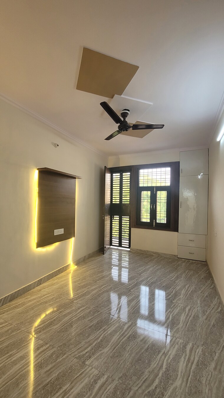 Room, dilshad garden 3 Bedroom 900 Sq.Ft. Apartment In Dilshad Garden Delhi 8651366