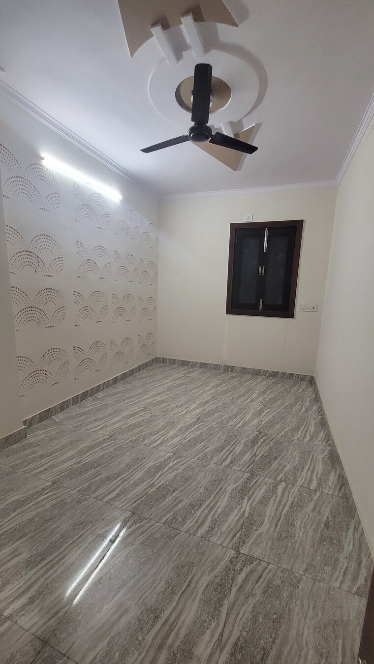 Room, dilshad garden 3 Bedroom 900 Sq.Ft. Apartment In Dilshad Garden Delhi 8651366