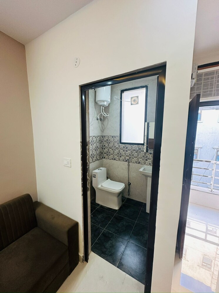 Bathroom, dlf-cyber-city 1 RK 450 Sq.Ft. Builder Floor In Sector 24 Gurgaon 8651370