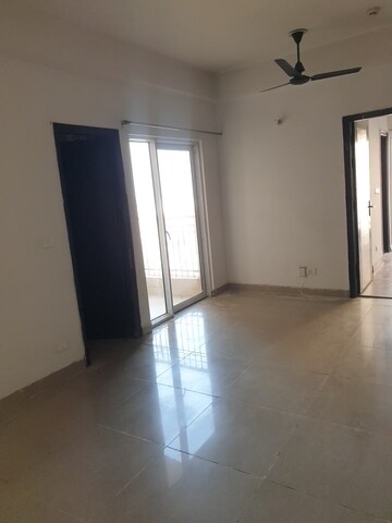 Room in 2 BHK Apartment at Gaurs Smart Homes, Gaur City 2  – for Rent