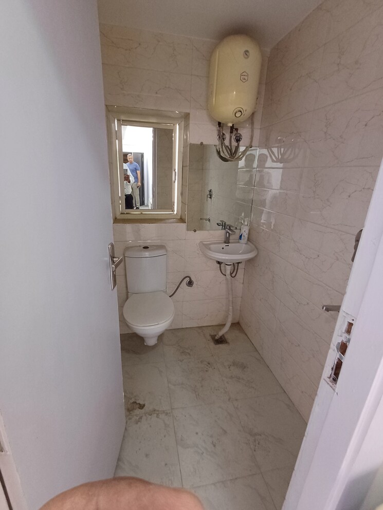 Bathroom, dlf-one-midtown Studio 400 Sq.Ft. Apartment In Moti Nagar Delhi 8651613