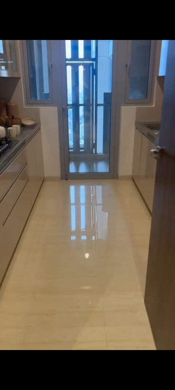 Room in 4 BHK Apartment at Piramal Aranya Arav, Byculla – for Sale