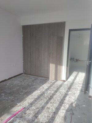 Room in 3 BHK Apartment at BPTP Discovery Park, Sector 80 – for Sale