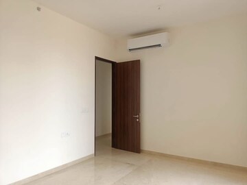 Room in 2 BHK Apartment at Piramal Vaikunth, Balkum Pada – for Rent