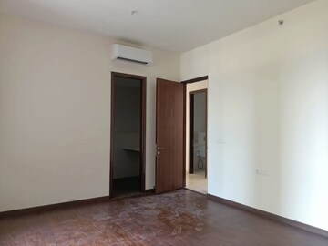 Room in 2 BHK Apartment at Piramal Vaikunth, Balkum Pada – for Rent