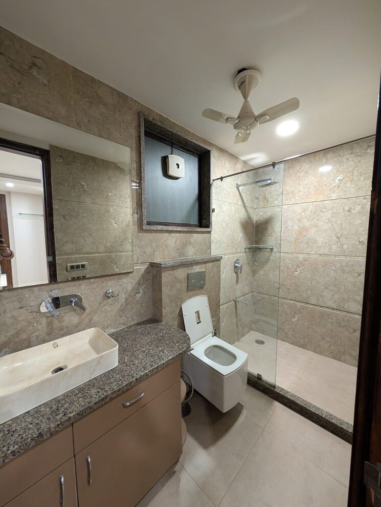 Bathroom, rajouri garden 3 Bedroom 210 Sq.Yd. Builder Floor In Rajouri Garden Delhi 8651798