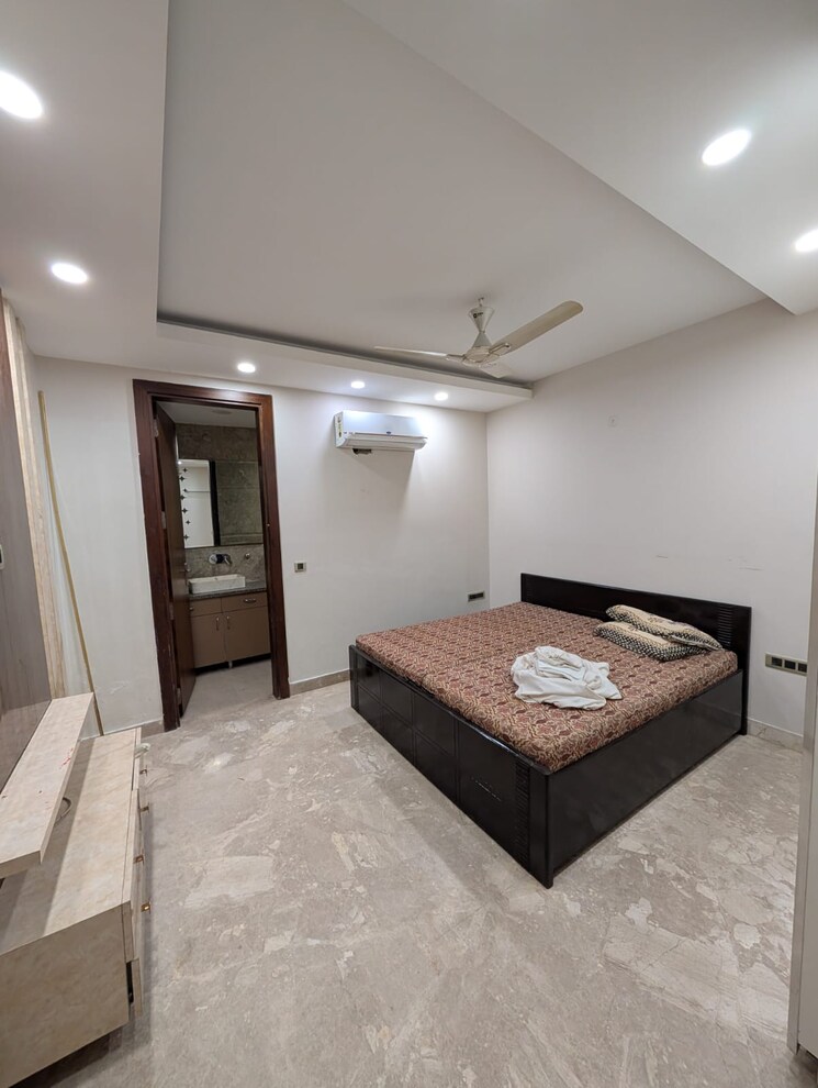 Bedroom, rajouri garden 3 Bedroom 210 Sq.Yd. Builder Floor In Rajouri Garden Delhi 8651798