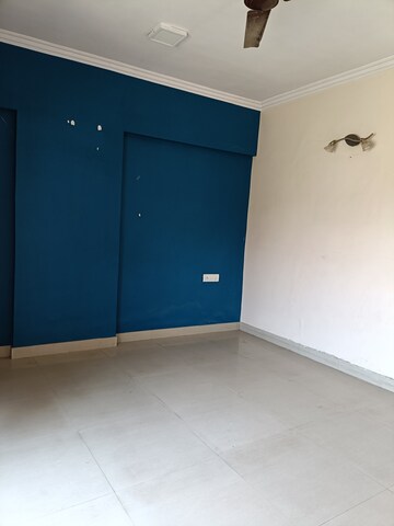 Room in 3 BHK Apartment at Crystal Isle Apartment, Goregaon East – for Rent