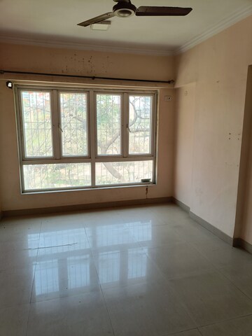 Room in 3 BHK Apartment at Crystal Isle Apartment, Goregaon East – for Rent