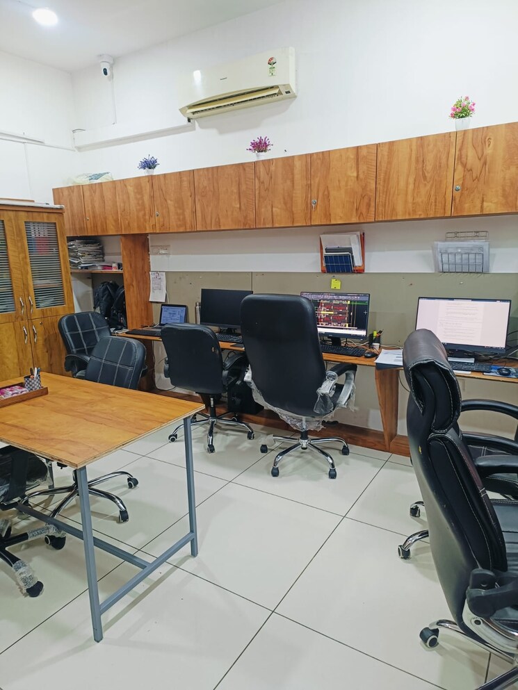 Team Area, jagatpur Commercial Office Space 625 Sq.Ft. In Jagatpur Ahmedabad 8651877