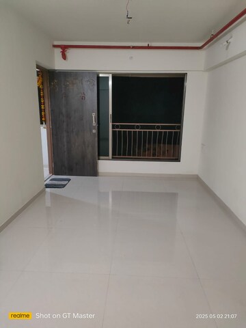 Room in 2 BHK Apartment at Bindra Legacy, Andheri East – for Rent
