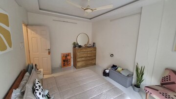 Bedroom in 1 BHK Apartment at Bandra West – for Rent