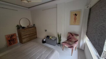 Bedroom in 1 BHK Apartment at Bandra West – for Rent