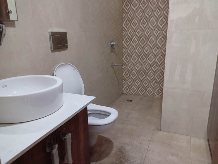 Bathroom, sushant-lok-2 3 Bedroom 2500 Sq.Ft. Apartment In Sector 57 Gurgaon 8651934