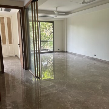  Showroom For Rent in Defence Colony
