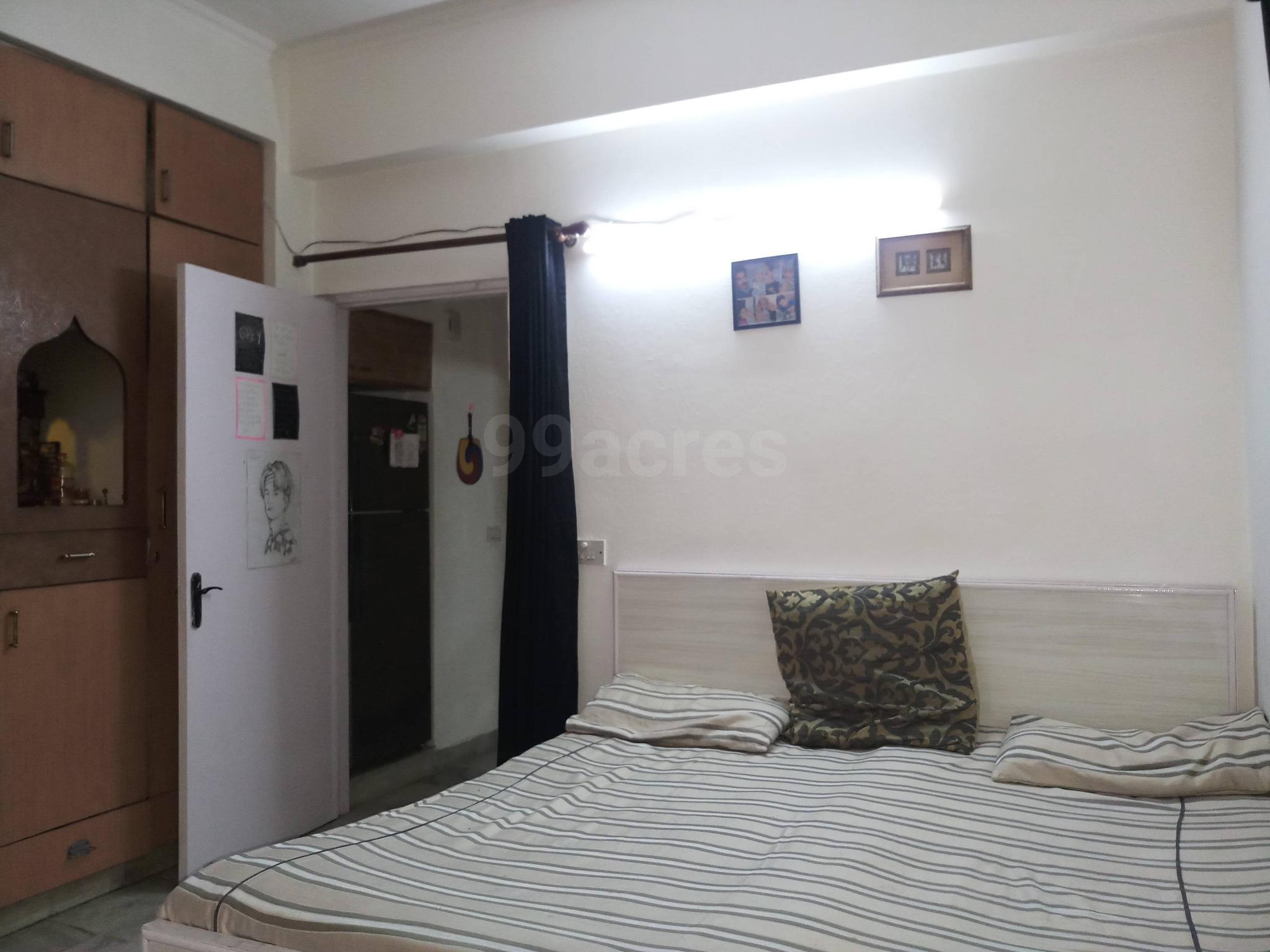 2 BHK 1000 Sq.Ft. Apartment in Windsor and Nova Society
