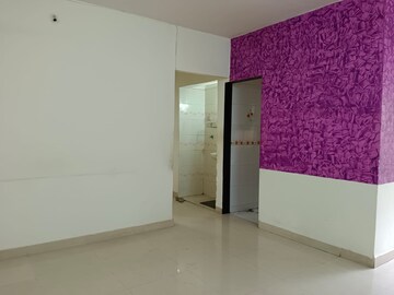 Room in 2 BHK Apartment at Arihant Darshan CHS, Kandivali East – for Rent