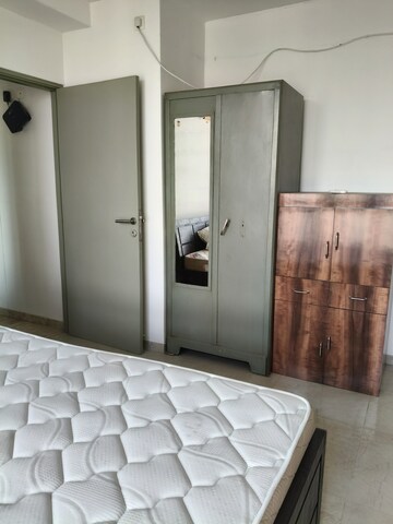 1 BHK Apartment For Rent in Hiranandani Estate Flora, Ghodbunder Road
