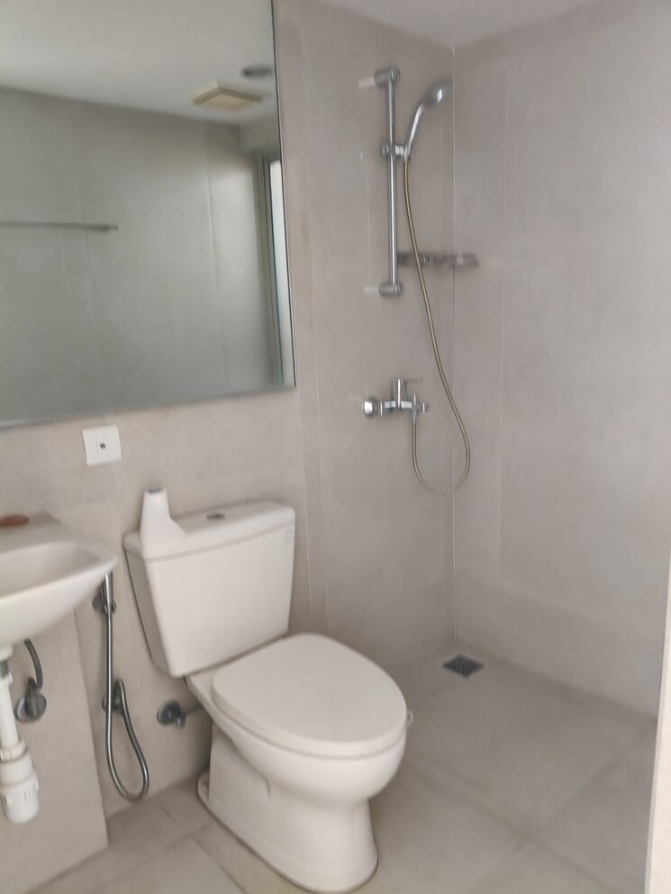 Bathroom, hiranandani-estate-flora 1 Bedroom 550 Sq.Ft. Apartment In Ghodbunder Road Thane 8652011
