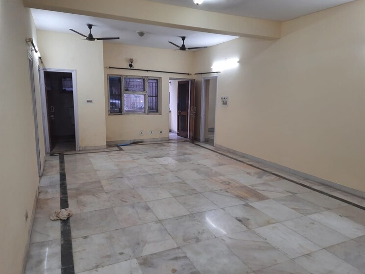 Room, shatabdi-vihar 3.5 Bedroom 2200 Sq.Ft. Apartment In Sector 52 Noida 8652247