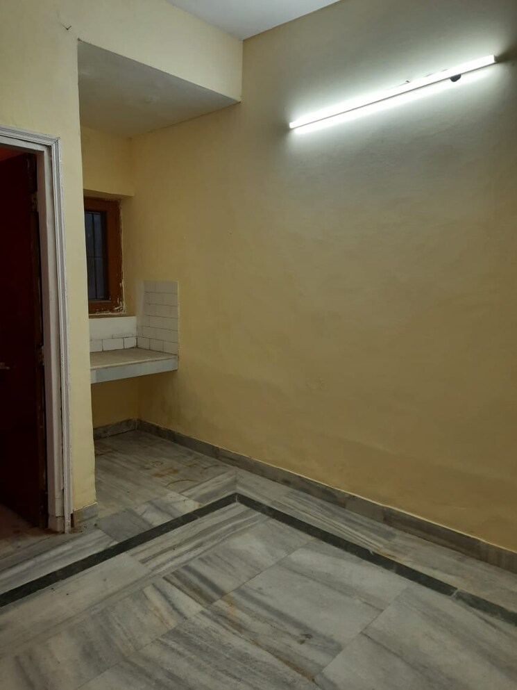 Room, shatabdi-vihar 3.5 Bedroom 2200 Sq.Ft. Apartment In Sector 52 Noida 8652247