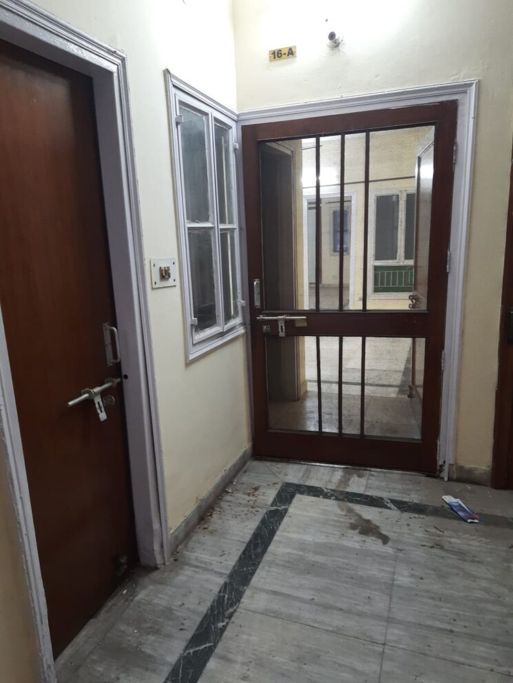 Room, shatabdi-vihar 3.5 Bedroom 2200 Sq.Ft. Apartment In Sector 52 Noida 8652247