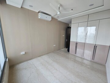 Room in 3 BHK Apartment at Oberoi Enigma, Mulund West – for Sale