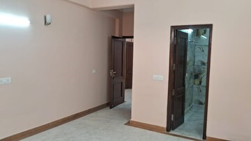 Room in 3 BHK Apartment at DLF Pink Town House, Dlf City Phase 3 – for Rent