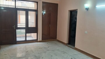 Room in 3 BHK Apartment at DLF Pink Town House, Dlf City Phase 3 – for Rent