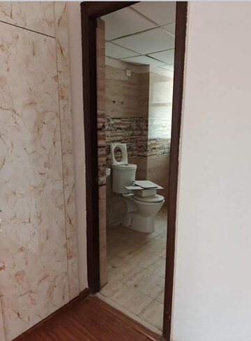 Room in 3 BHK Apartment at Amrapali Golf Homes, Sector 4 Greater Noida – for Rent