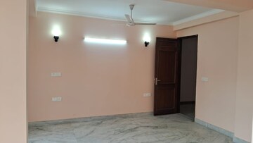 Room in 3 BHK Apartment at DLF Pink Town House, Dlf City Phase 3 – for Rent