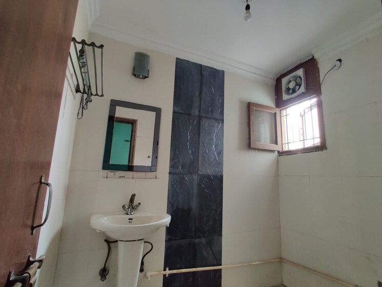 Bathroom, alpha 1 greater noida 1 Bedroom 645 Sq.Ft. Independent House In Alpha 1 Greater Noida Greater Noida 8652254