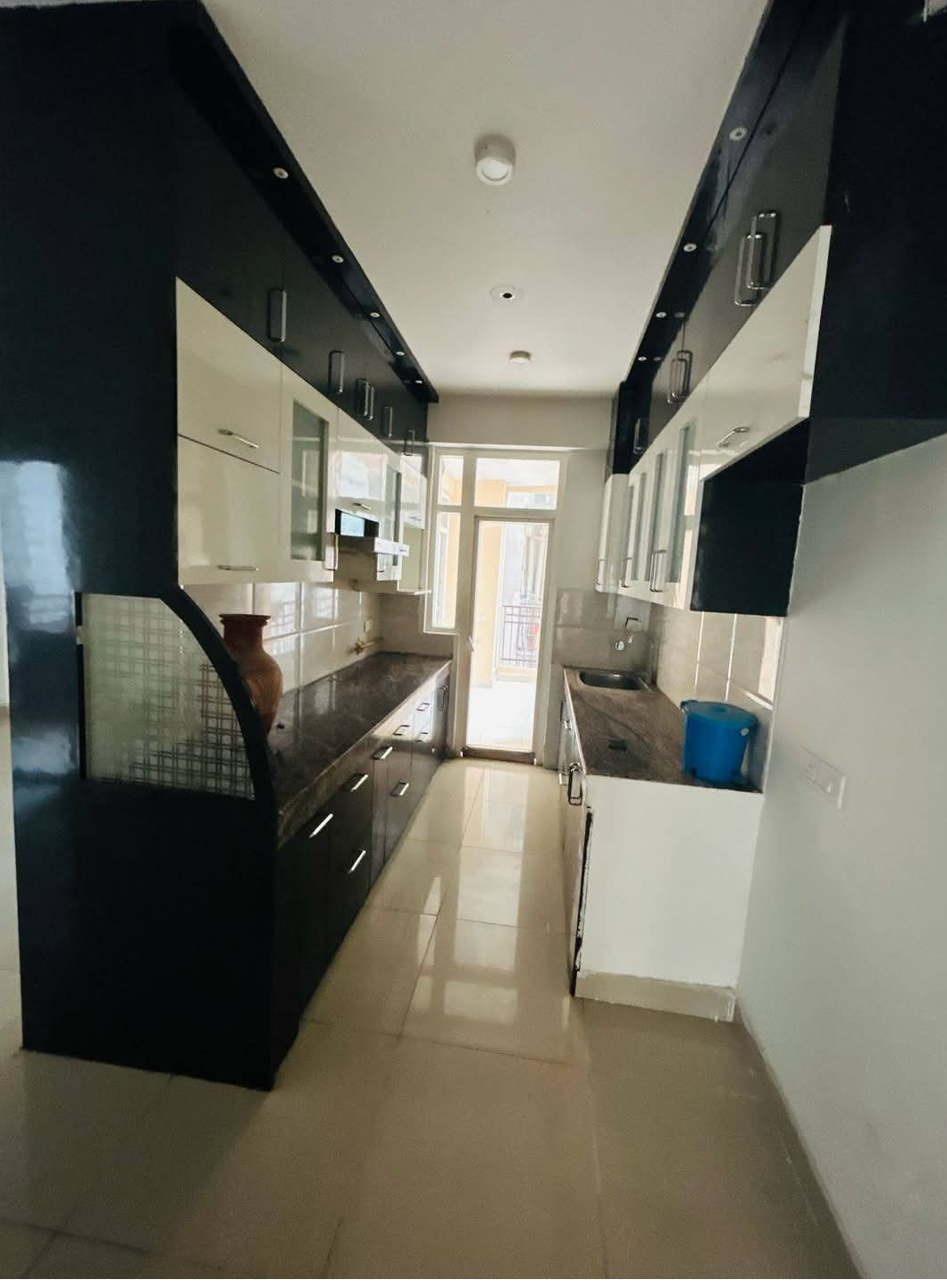 3 BHK + Pooja Room Apartment For Rent in Ajnara Le Garden