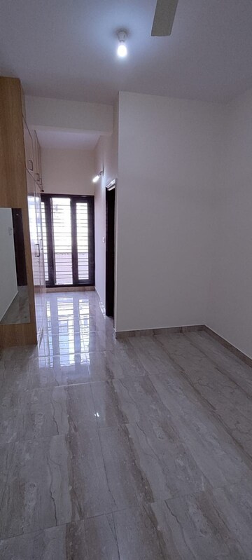 Room in 3 BHK Apartment at Mithanpura – for Rent