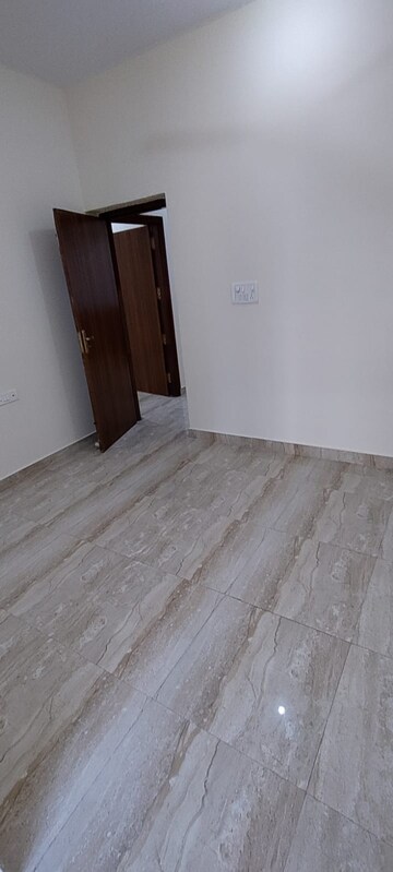 Room in 3 BHK Apartment at Mithanpura – for Rent