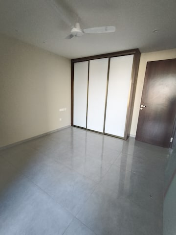 Room in 3.5 BHK Apartment at Aerocity – for Rent