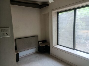 Room in 5 BHK Apartment at Shambhu Twin Nest, Baner – for Rent