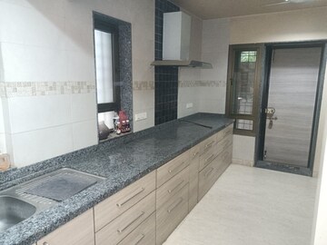 Room in 5 BHK Apartment at Shambhu Twin Nest, Baner – for Rent