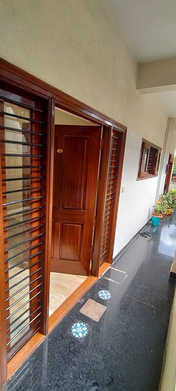 Furnished Amenities in 3 BHK Apartment at Mithanpura – for Rent