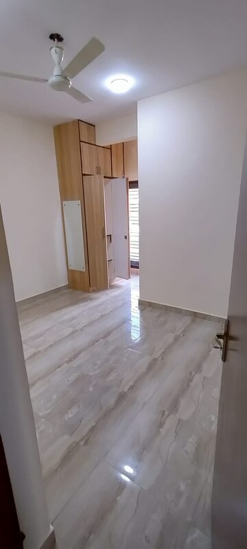 Room in 3 BHK Apartment at Mithanpura – for Rent