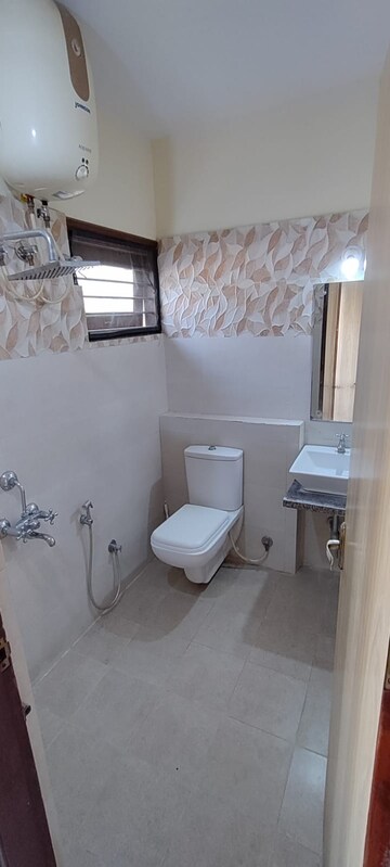 Bathroom in 3 BHK Apartment at Mithanpura – for Rent