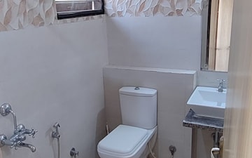 Bathroom in 3 BHK Apartment at Mithanpura – for Rent