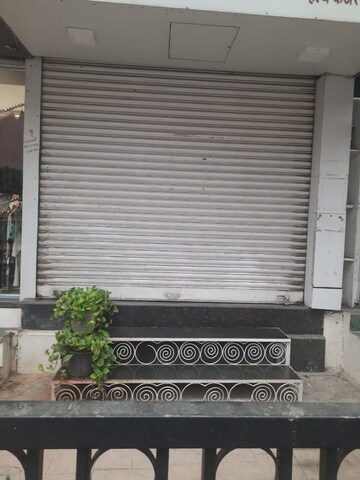  Shop For Rent in Parijat CHS Andheri West, Yari Road