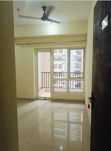 Room in 2 BHK Apartment at Panchsheel Greens II, Sector 16 Greater Noida – for Rent