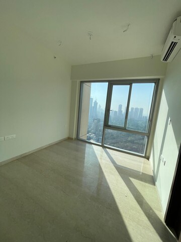 Room in 3 BHK Apartment at Piramal Aranya Arav, Byculla – for Sale